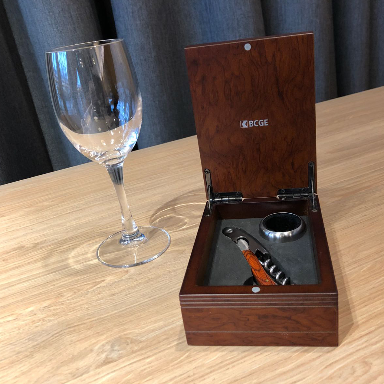 BCGE.shop : coffret caviste dans son écrin